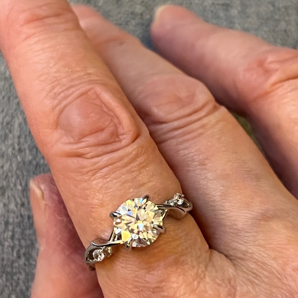 AAA Moissanite Solitaire, 8mm, 2ctw, D-color, VVSI, Rhodium over S925. SIZE 7